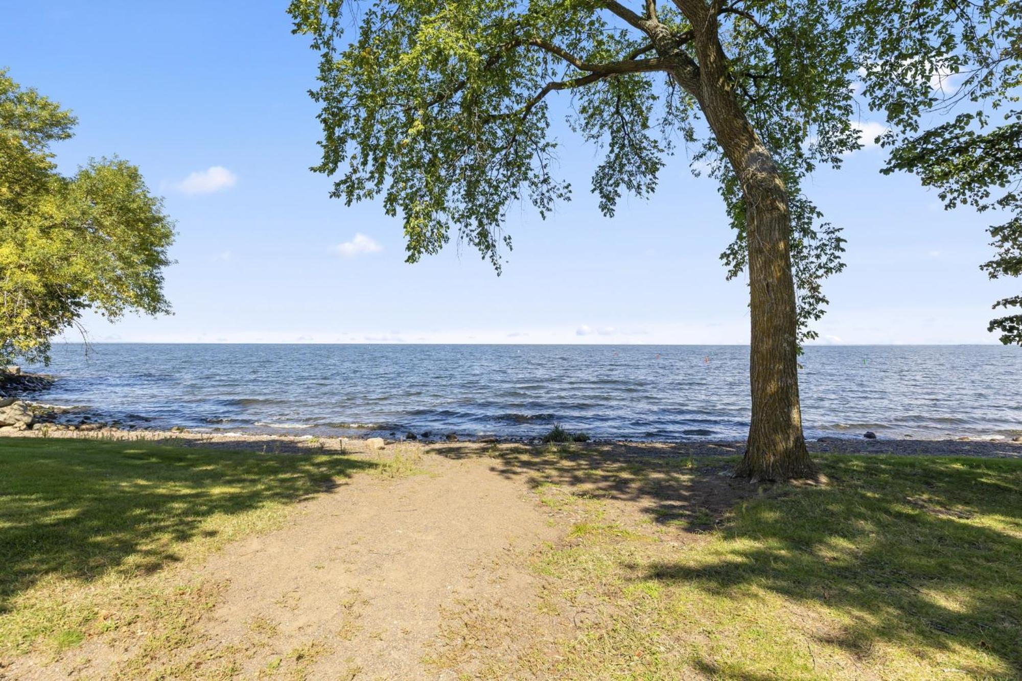 Village At Izatys Bayview Exteriör bild